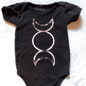 Blackcraft brand lunar baby onesie, size: 6-12M